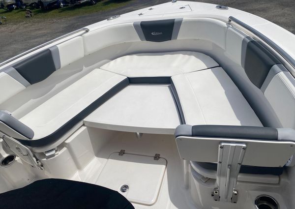 Robalo R230-CENTER-CONSOLE image