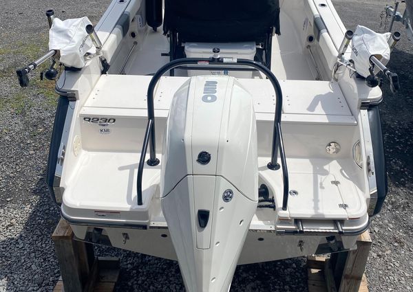 Robalo R230-CENTER-CONSOLE image