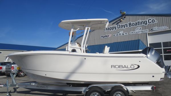 Robalo R230 Center Console