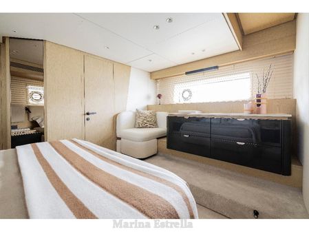 Azimut 62 image