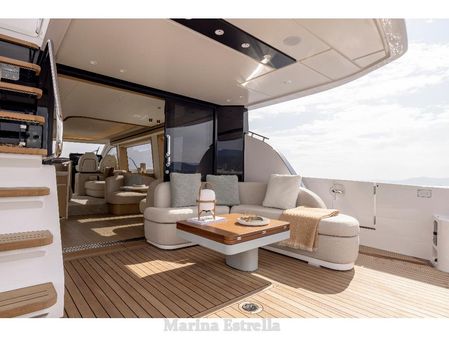 Azimut 62 image