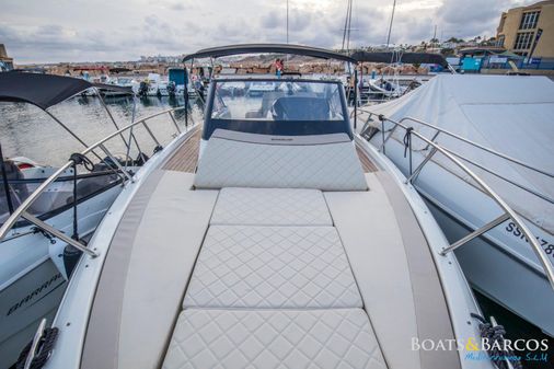 Quicksilver Activ 875 Sundeck image