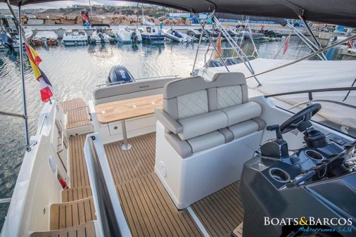 Quicksilver Activ 875 Sundeck image