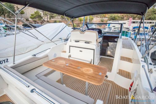 Quicksilver Activ 875 Sundeck image