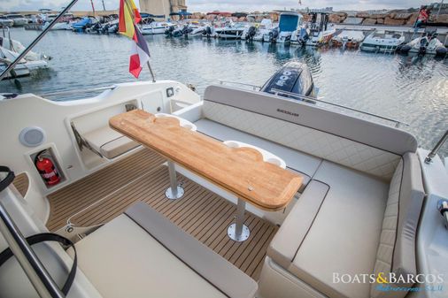 Quicksilver Activ 875 Sundeck image