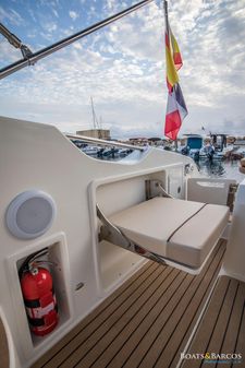 Quicksilver Activ 875 Sundeck image