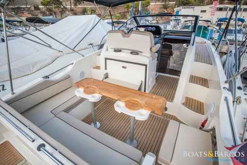 Quicksilver Activ 875 Sundeck image