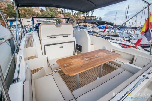 Quicksilver Activ 875 Sundeck image