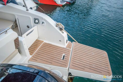 Quicksilver Activ 875 Sundeck image