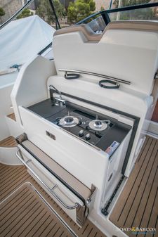 Quicksilver Activ 875 Sundeck image