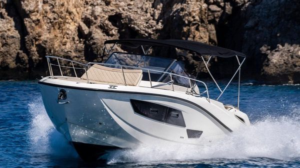 Quicksilver Activ 875 Sundeck 