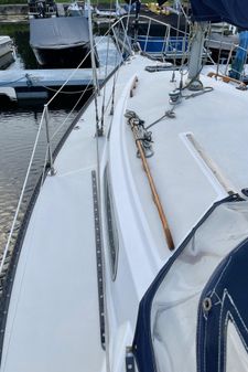 Pearson 32 image