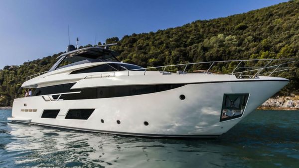 Ferretti Yachts 920 