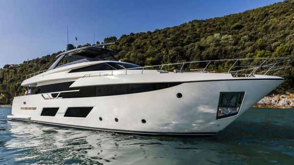 Ferretti Yachts 920