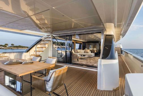 Ferretti Yachts 920 image