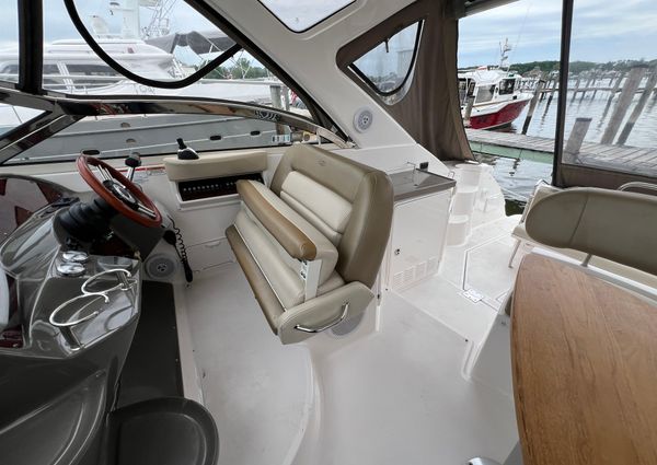 Regal 3760 Sportyacht image