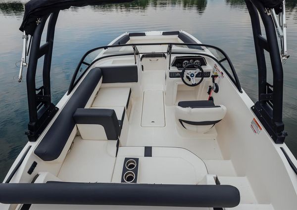 Bayliner D20I image