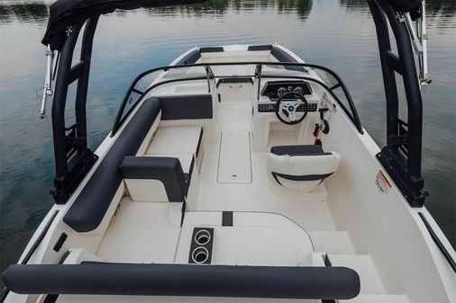 Bayliner D20I image