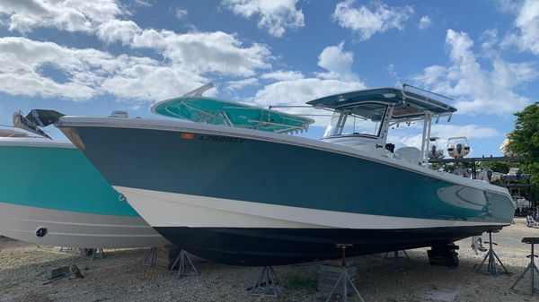 Edgewater 320CC