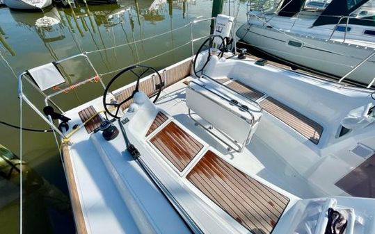 Jeanneau 349 image