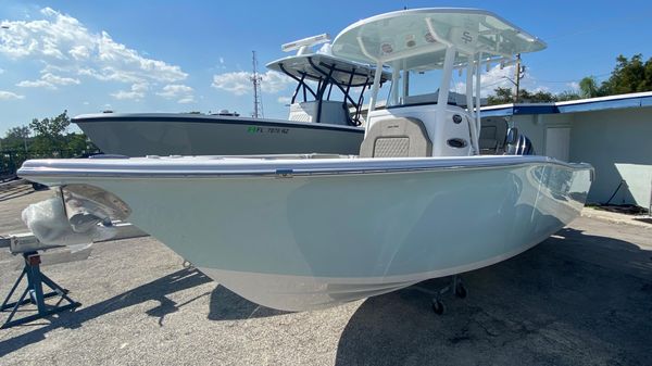 Sea Pro 239 Center Console