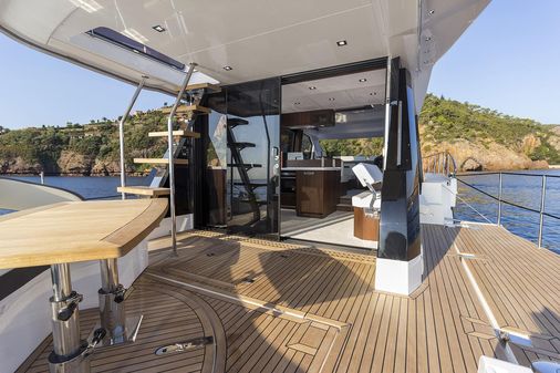 Galeon 500 Fly image