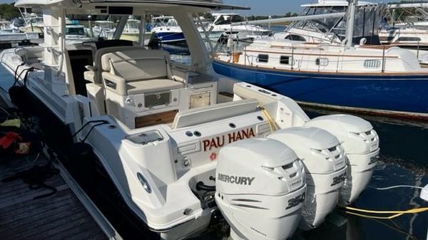 Boston Whaler 350 Realm