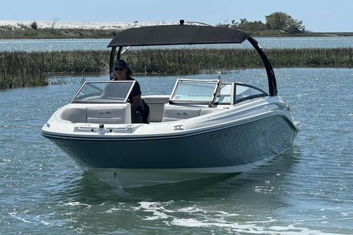 Sea Ray SPX 230 Outboard image