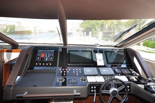 Sunseeker 28 Metre Yacht image