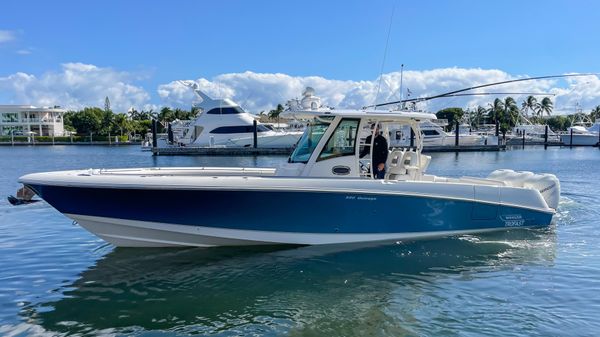 Boston Whaler 350 Outrage