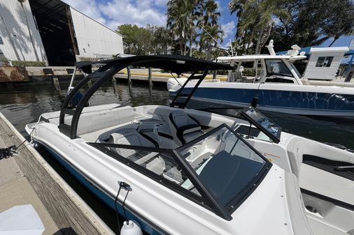 Sea Ray SPX 210 Outboard image