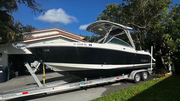 Robalo R247 Dual Console 