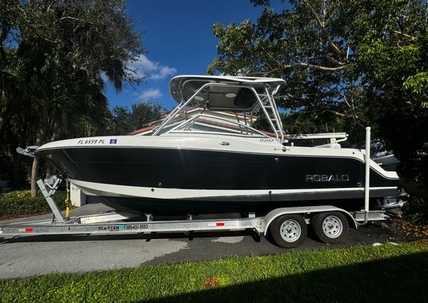 Robalo R247-DUAL-CONSOLE image