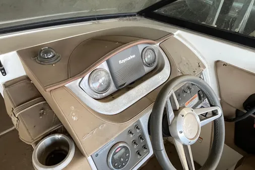 Sea Ray 270 Sundeck image