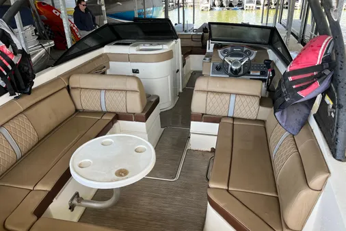 Sea Ray 270 Sundeck image
