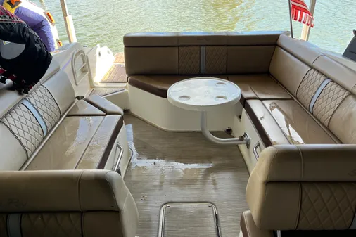Sea Ray 270 Sundeck image