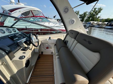 Sea Ray 330 Sundancer image