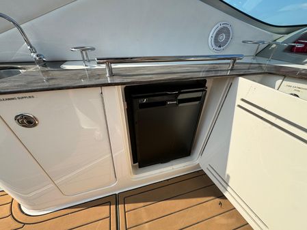 Sea Ray 330 Sundancer image