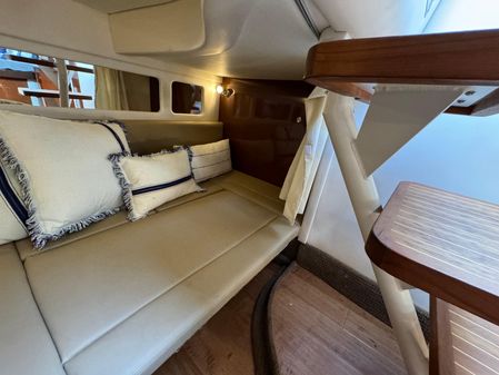 Sea Ray 330 Sundancer image