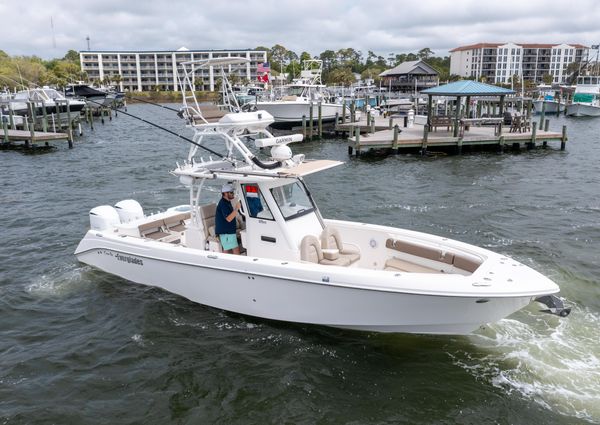 Everglades 325 Center Console image