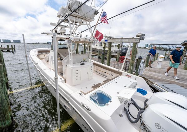 Everglades 325 Center Console image