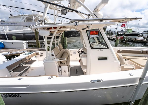 Everglades 325 Center Console image