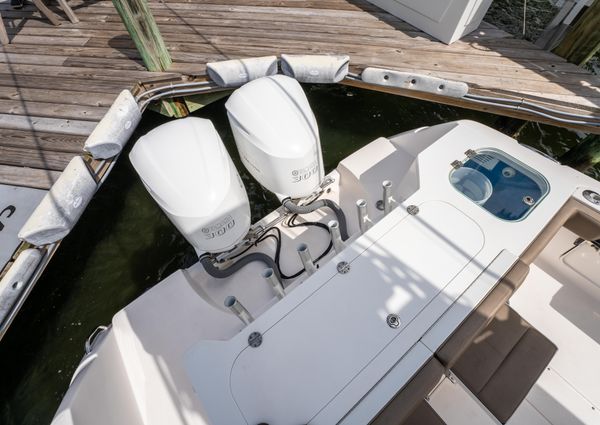 Everglades 325 Center Console image