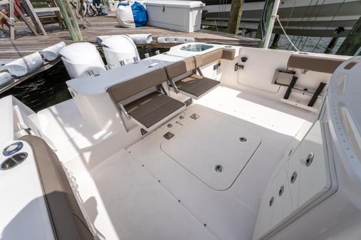 Everglades 325 Center Console image