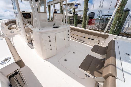 Everglades 325 Center Console image