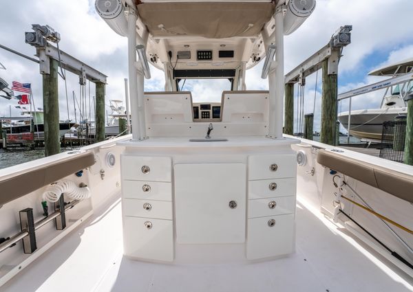 Everglades 325 Center Console image