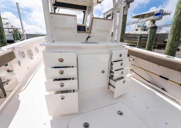 Everglades 325 Center Console image