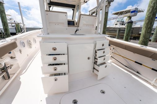 Everglades 325 Center Console image