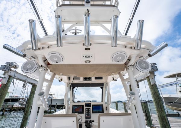 Everglades 325 Center Console image