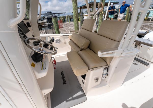 Everglades 325 Center Console image